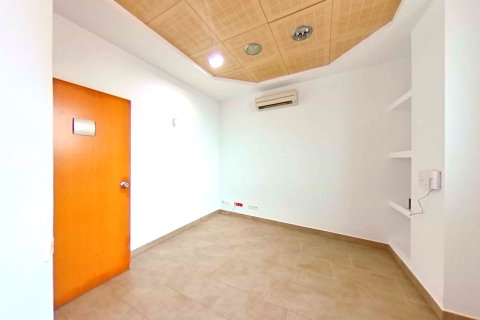 Liikekiinteistö myytävänä Sabadell, Barcelona, Espanja , 146 m2 No. 191096 - kuva 15