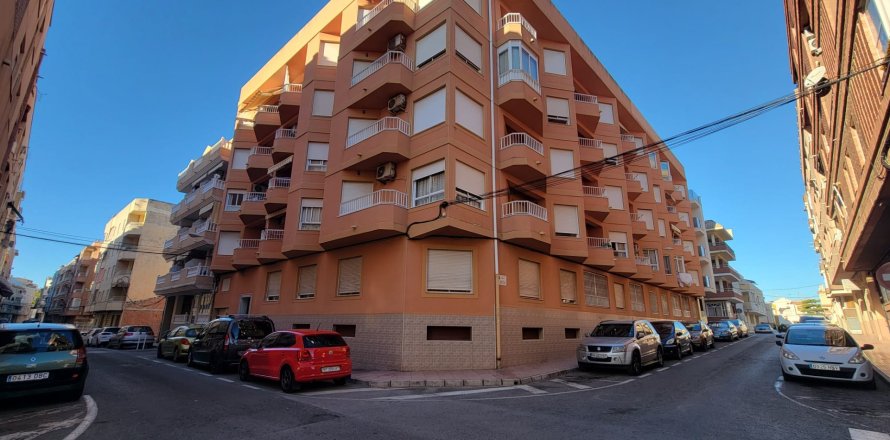 Apartment à Torrevieja, Alicante, Espagne 2 chambres, 94 m2 No. 144517