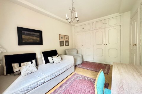 Duplex for sale in Madrid, Spain 4 bedrooms, 250 sq.m. No. 143126 - photo 8
