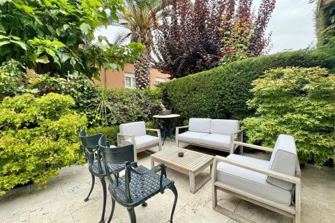 Duplex for sale in Madrid, Spain 4 bedrooms, 250 sq.m. No. 143126 - photo 5