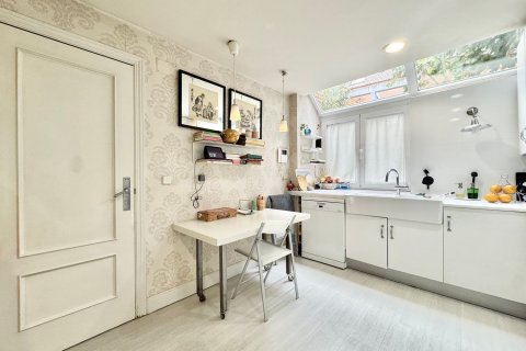 Duplex for sale in Madrid, Spain 4 bedrooms, 250 sq.m. No. 143126 - photo 7