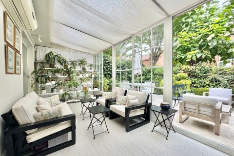 Duplex for sale in Madrid, Spain 4 bedrooms, 250 sq.m. No. 143126 - photo 4