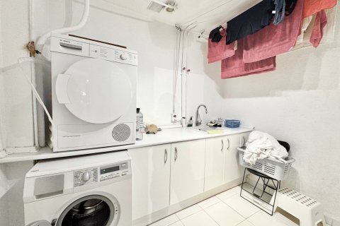 Duplex for sale in Madrid, Spain 4 bedrooms, 250 sq.m. No. 143126 - photo 17