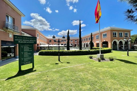 Duplex for sale in Madrid, Spain 4 bedrooms, 250 sq.m. No. 143126 - photo 21