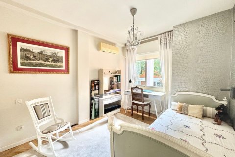 Duplex for sale in Madrid, Spain 4 bedrooms, 250 sq.m. No. 143126 - photo 12