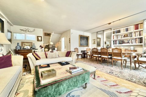 Duplex for sale in Madrid, Spain 4 bedrooms, 250 sq.m. No. 143126 - photo 2