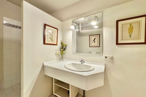 Duplex for sale in Madrid, Spain 4 bedrooms, 250 sq.m. No. 143126 - photo 16