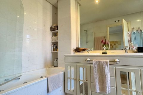 Duplex for sale in Madrid, Spain 4 bedrooms, 250 sq.m. No. 143127 - photo 14