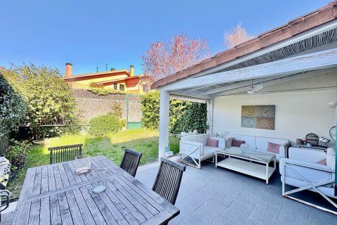 Duplex for sale in Madrid, Spain 4 bedrooms, 250 sq.m. No. 143127 - photo 1