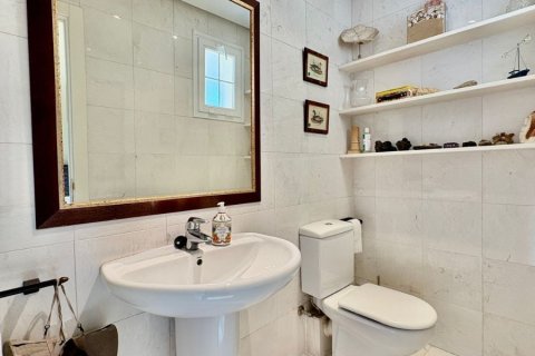 Duplex for sale in Madrid, Spain 4 bedrooms, 250 sq.m. No. 143127 - photo 18