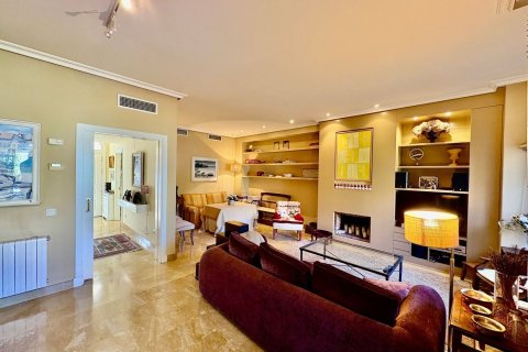 Duplex for sale in Madrid, Spain 4 bedrooms, 250 sq.m. No. 143127 - photo 9