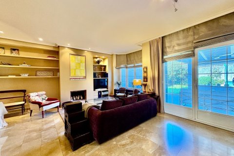 Duplex for sale in Madrid, Spain 4 bedrooms, 250 sq.m. No. 143127 - photo 8