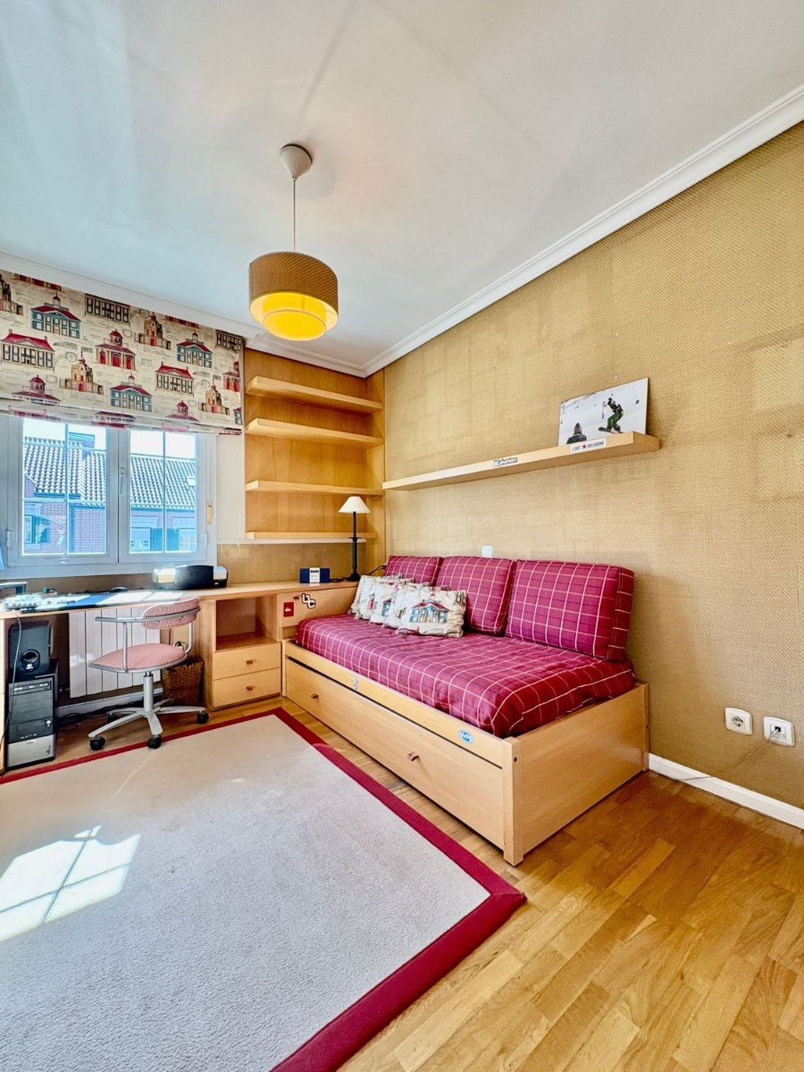 Bliźniak w Madrid, Hiszpania 4 sypialnie, 250 mkw. nr 143127