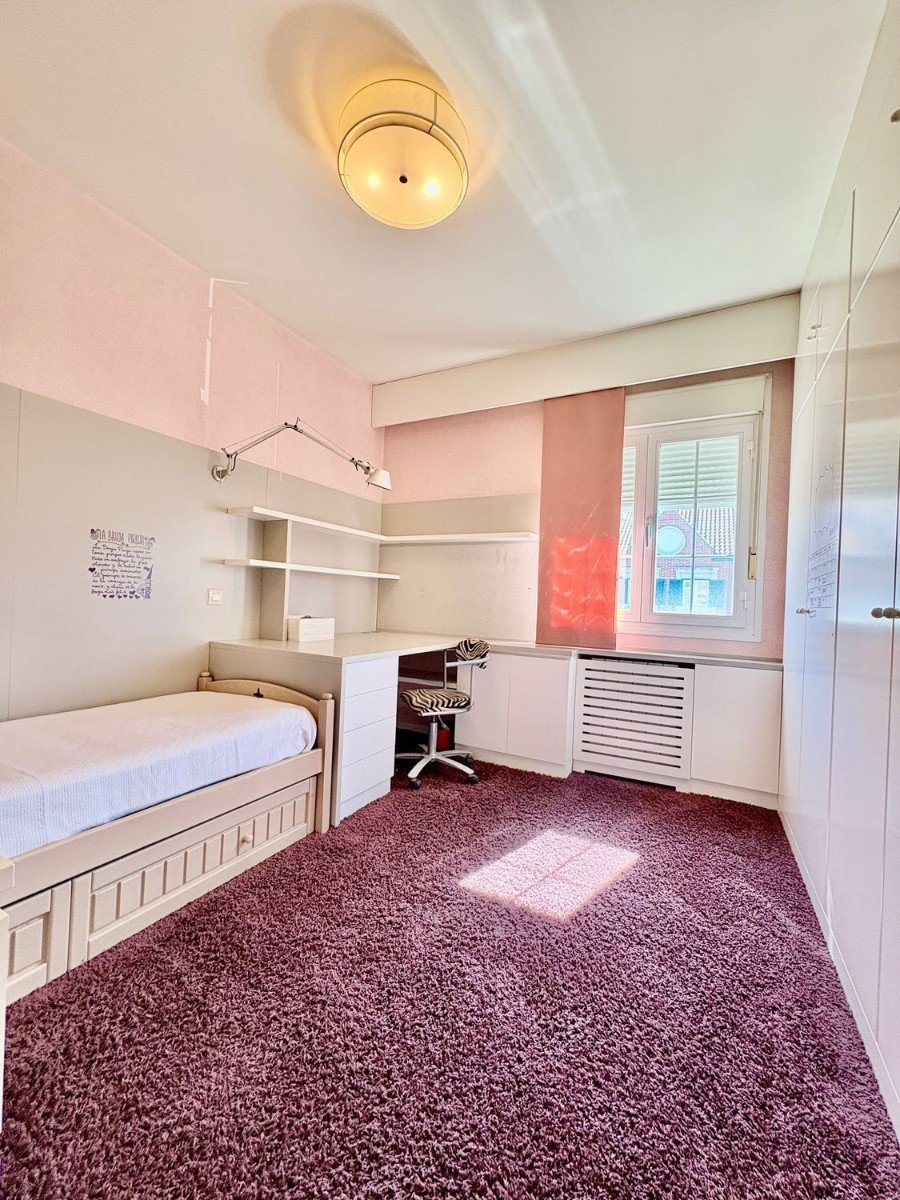 Bliźniak w Madrid, Hiszpania 4 sypialnie, 250 mkw. nr 143127
