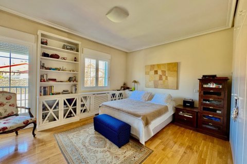 Duplex for sale in Madrid, Spain 4 bedrooms, 250 sq.m. No. 143127 - photo 13