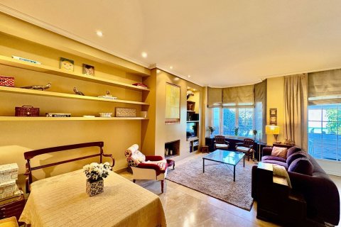 Duplex for sale in Madrid, Spain 4 bedrooms, 250 sq.m. No. 143127 - photo 10
