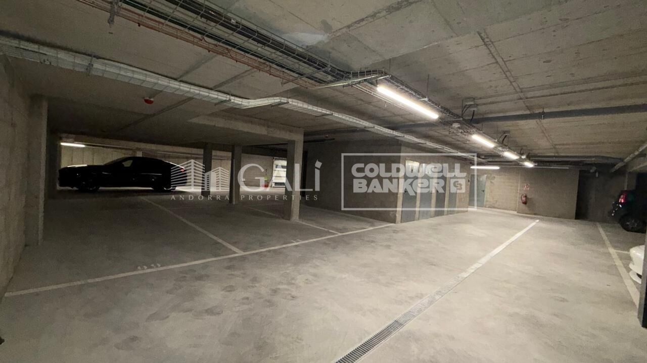 Parking à Principado De Andorra (Ninguna Poblacion Tiene C.P.), Lleida, Espagne 27 m2 No. 186210