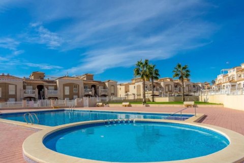 Casa adosada en venta Torrevieja, Alicante, España 3 dormitorios, 101 m2 No. 137994 - foto 1
