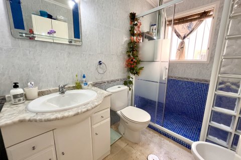 Huoneisto myytävänä Alicante, Espanja, 2 makuuhuonetta, 71 m2 No. 137995 - kuva 11