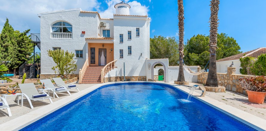 Villa Pinar De Campoverde, Alicante, Spain 4 bedrooms, 297 sq.m. No. 137997