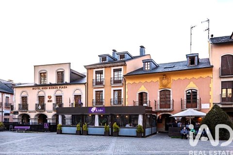 Hotel for sale in Ponferrada, Leon, Spain 34 bedrooms, 2800 sq.m. No. 172212 - photo 2