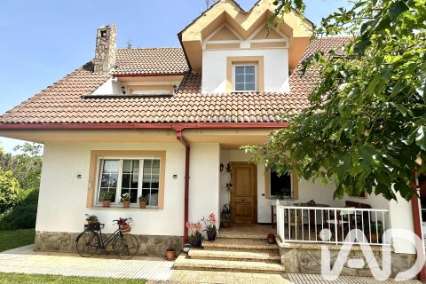Apartment in Santovenia de la Valdoncina, Leon, Spain 4 bedrooms, 327 sq.m. No. 172214