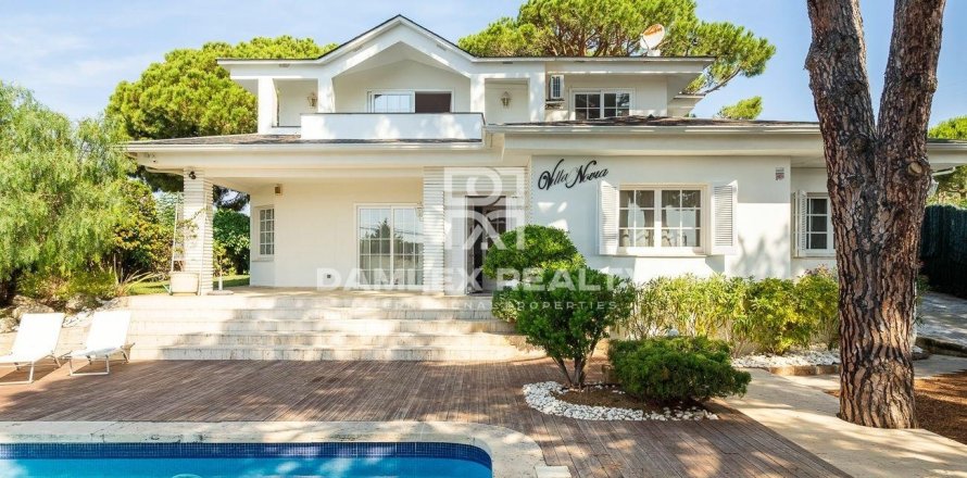 Casa a Lloret de Mar, Girona, Spagna 5 camere da letto, 332 mq. N° 177112