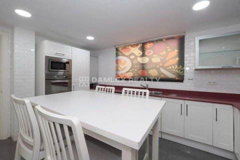 House for sale in Platja D'aro, Girona, Spain 4 bedrooms, 344 sq.m. No. 177113 - photo 11