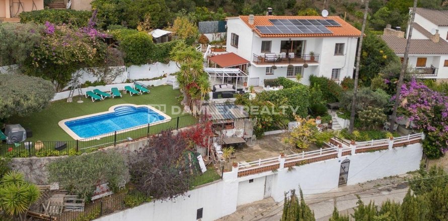 Villa in Lloret de Mar, Girona, Spain 6 bedrooms, 273 sq.m. No. 177111