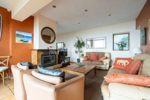 Villa for sale in Lloret de Mar, Girona, Spain 6 bedrooms, 273 sq.m. No. 177111 - photo 17