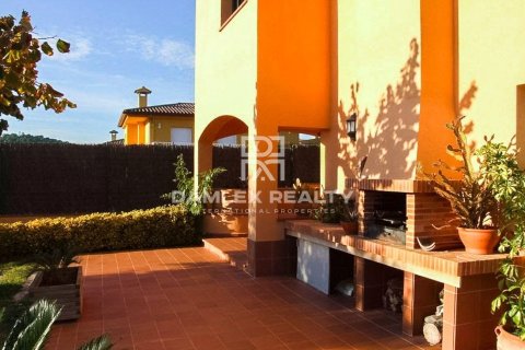 Villa for sale in Lloret de Mar, Girona, Spain 5 bedrooms, 379 sq.m. No. 177114 - photo 3