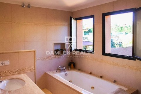 Villa for sale in Lloret de Mar, Girona, Spain 5 bedrooms, 379 sq.m. No. 177114 - photo 10
