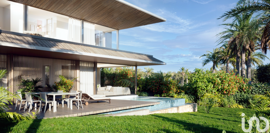 Дом в Эль Параисо, Малага, Испания 3 спальни, 547м2 №153852