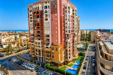 Apartamento en Torrevieja, Alicante, España 2 dormitorios, 76 m2 No. 192031