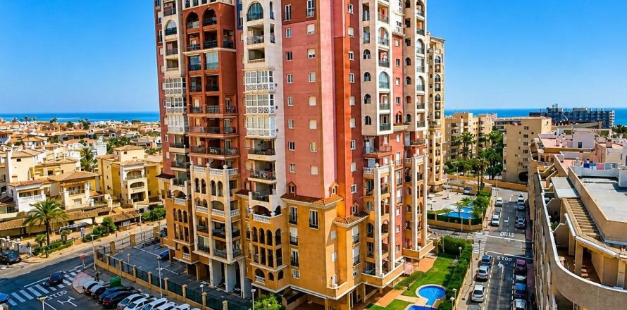 Apartamento en Torrevieja, Alicante, España 2 dormitorios, 76 m2 No. 192031