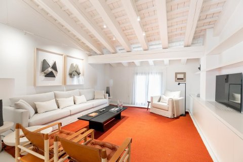 Apartament w Barcelona, Hiszpania 3 sypialnie, nr 141045 – zdjęcie 1