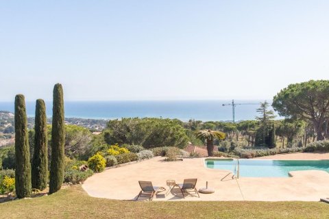 House for rent in Sant Andreu de Llavaneres, Barcelona, Spain 5 bedrooms, No. 141043 - photo 2