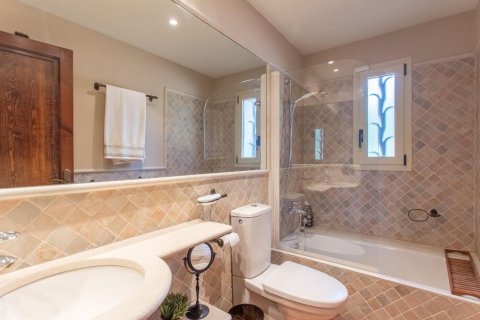 House for rent in Sant Andreu de Llavaneres, Barcelona, Spain 5 bedrooms, No. 141043 - photo 16