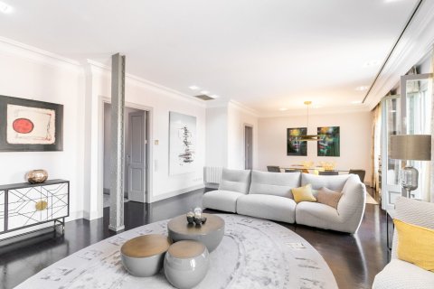 Apartament w Barcelona, Hiszpania 4 sypialnie, nr 141039 – zdjęcie 1