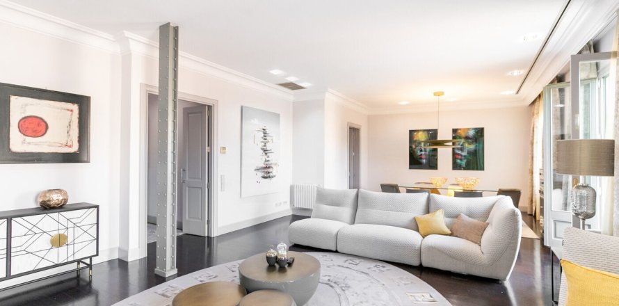 Apartament w Barcelona, Hiszpania 4 sypialnie, nr 141039