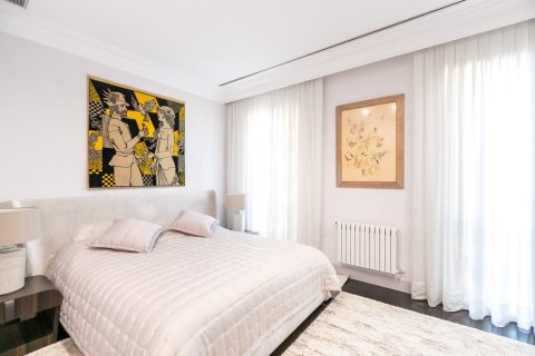 Apartament w Barcelona, Hiszpania 4 sypialnie, nr 141039 – zdjęcie 14