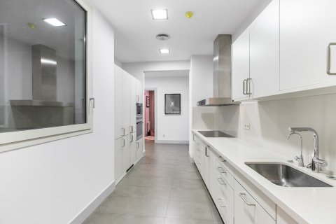 Apartament w Barcelona, Hiszpania 4 sypialnie, nr 141039 – zdjęcie 7