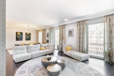 Apartament w Barcelona, Hiszpania 4 sypialnie, nr 141039 – zdjęcie 2