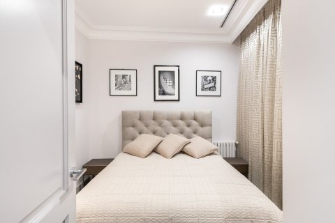 Apartament w Barcelona, Hiszpania 4 sypialnie, nr 141039 – zdjęcie 9