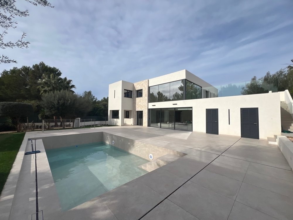 Villa i Nova Santa Ponsa, Mallorca, Spanien 6 sovrum, 367 kvm. Nr. 103845