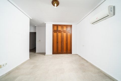 Huvila myytävänä Los Balcones, Alicante, Espanja, 5 makuuhuonetta, 223 m2 No. 194232 - kuva 16