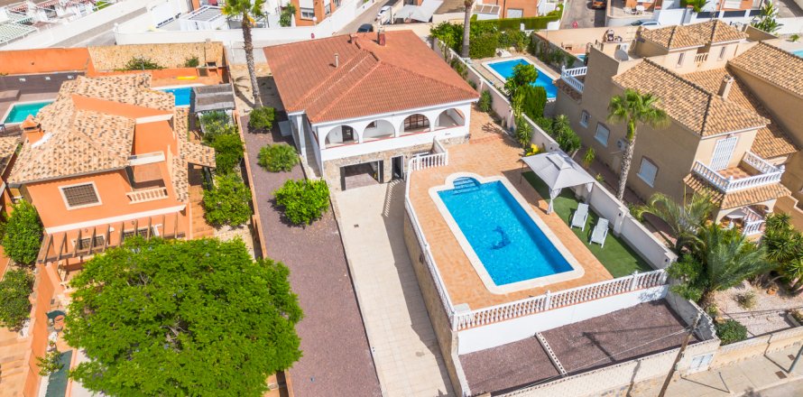 Huvila Los Balcones, Alicante, Espanja 5 makuuhuonetta, 223 m2 No. 194232