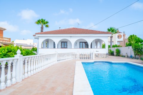 Huvila myytävänä Los Balcones, Alicante, Espanja, 5 makuuhuonetta, 223 m2 No. 194232 - kuva 2