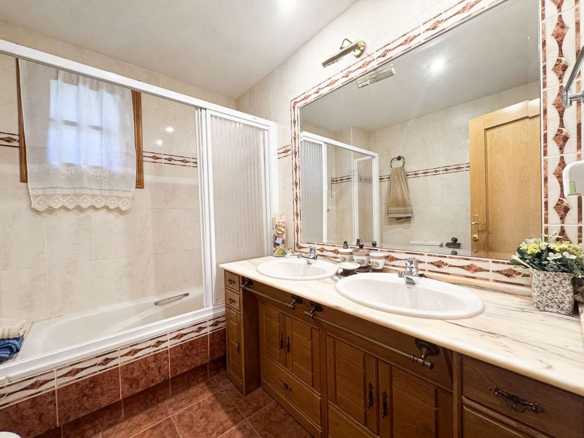 Villa en Mutxamel, Alicante, España 5 dormitorios, 350 m2 No. 173587