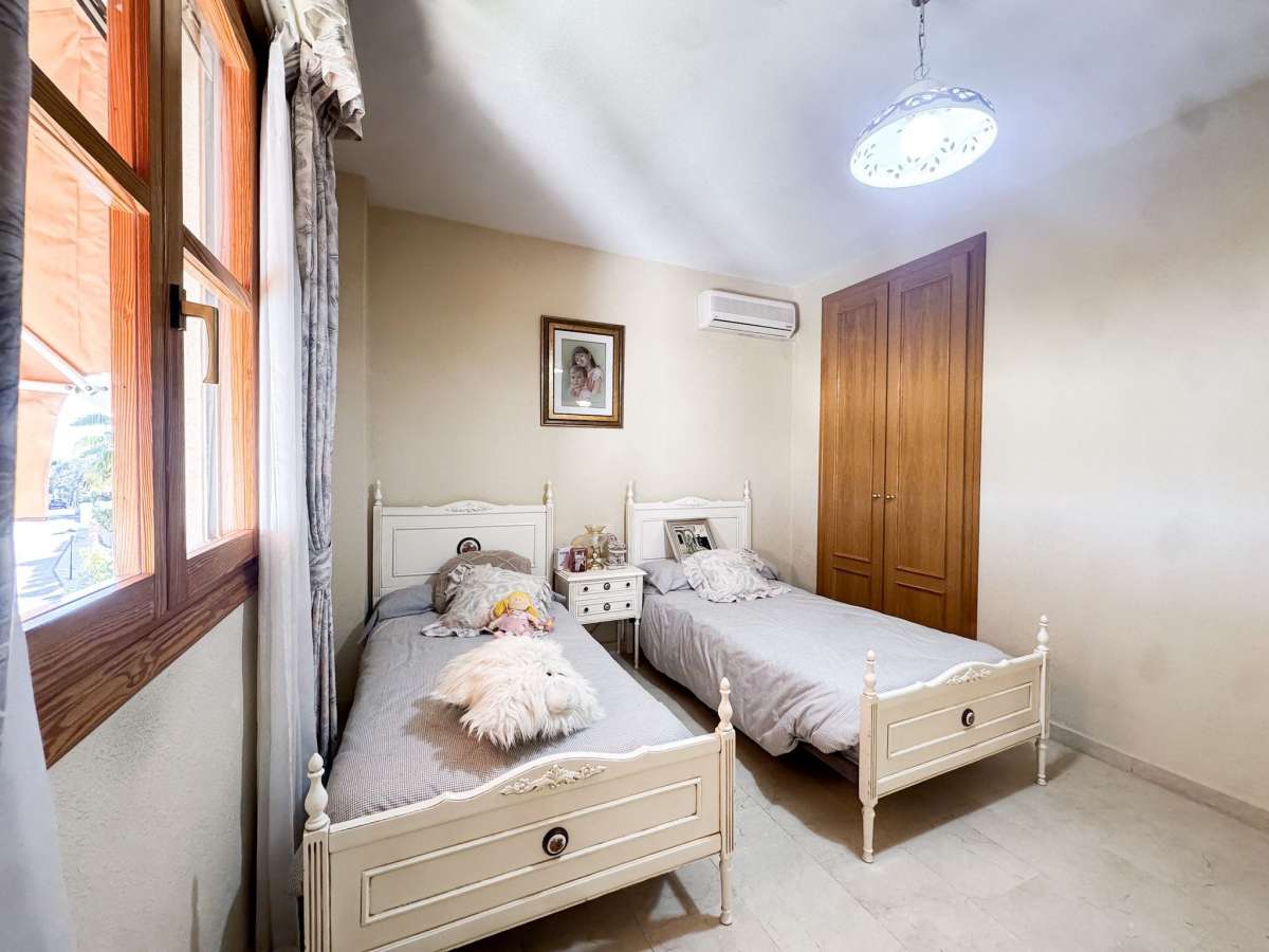 Villa en Mutxamel, Alicante, España 5 dormitorios, 350 m2 No. 173587